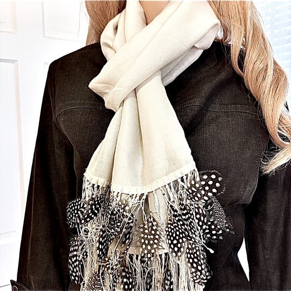 Anna Trzebinski Designer Stole trimmed in Fowl Feathers Black and White NWOT - Picture 1 of 4